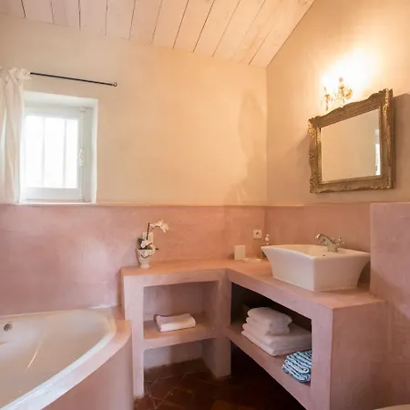 Dom wakacyjny De Foussargues 4 To 16 People *